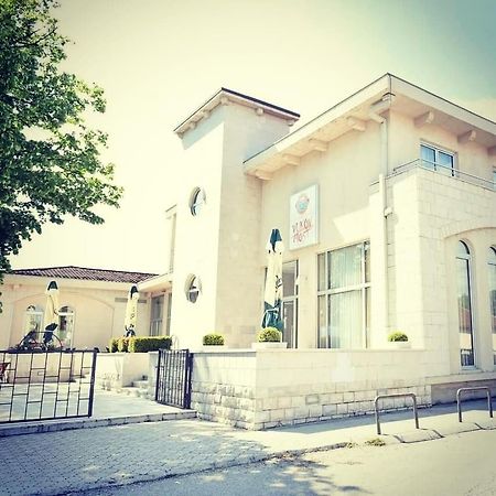 Hotel Vukov Most Nikšić Esterno foto