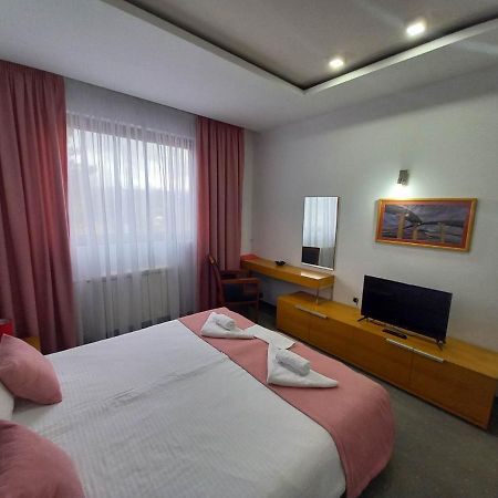 Hotel Vukov Most Nikšić Esterno foto