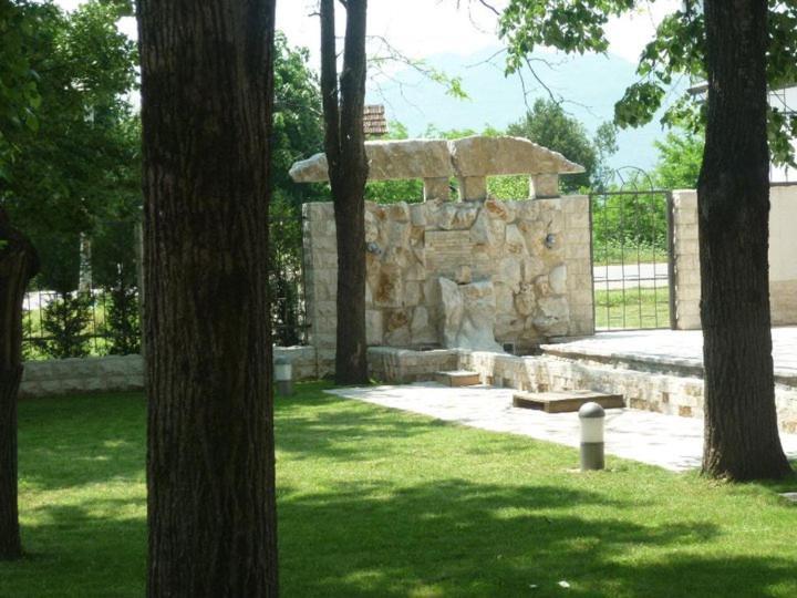 Hotel Vukov Most Nikšić Esterno foto