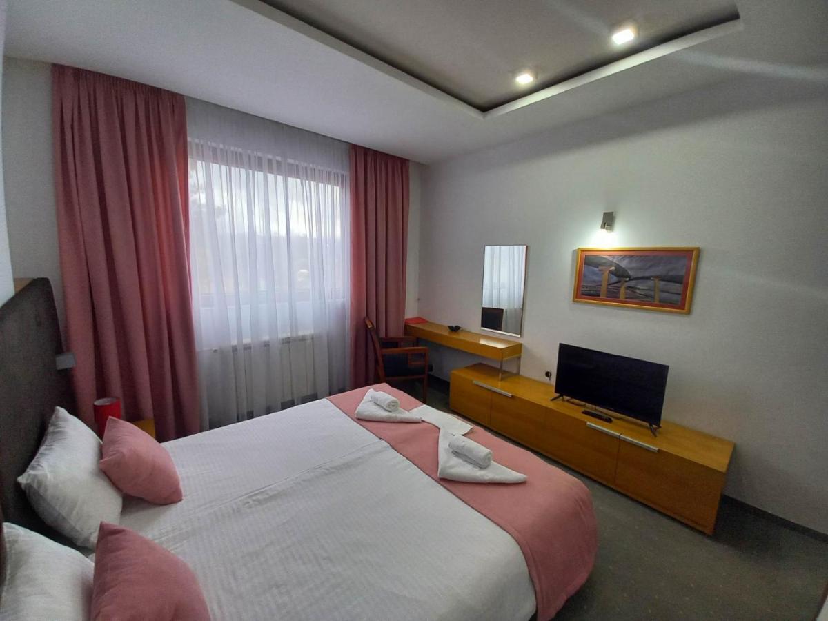Hotel Vukov Most Nikšić Esterno foto