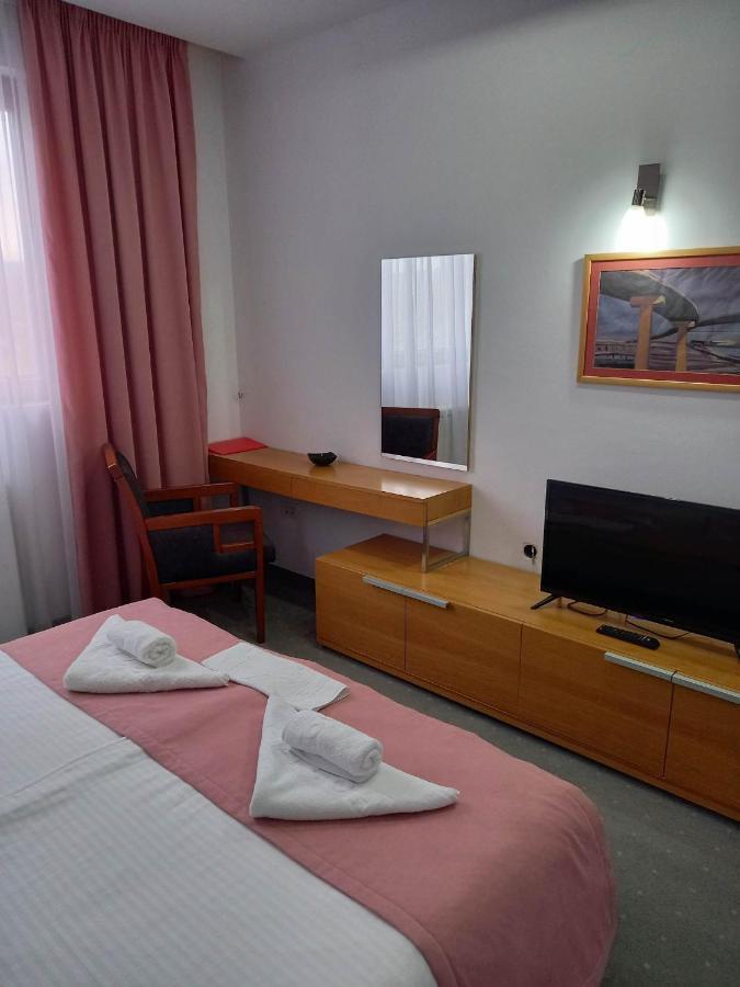 Hotel Vukov Most Nikšić Esterno foto